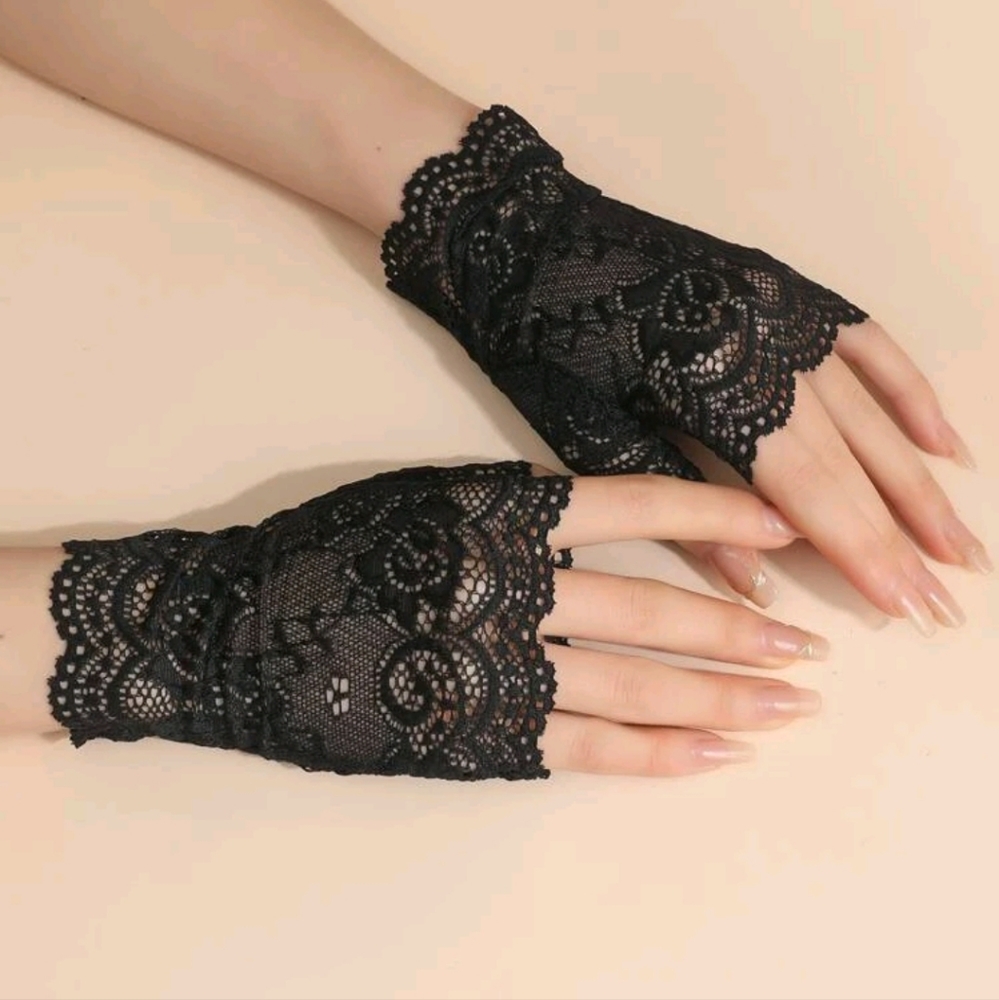 Stretch Fingerless Lace Gloves